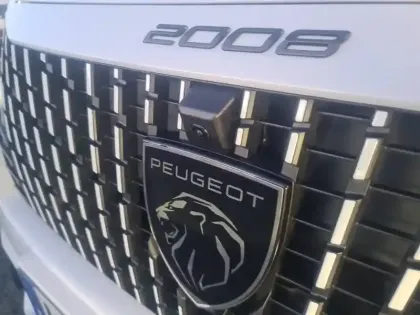 Photo 39 Peugeot 2008  Hybrid 136 e-DCS6