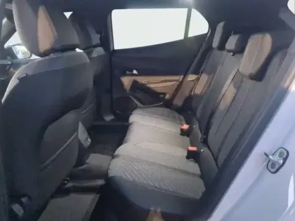 Photo 31 Peugeot 2008  Hybrid 136 e-DCS6