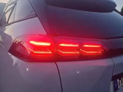 Photo 36 Peugeot 2008  Hybrid 136 e-DCS6