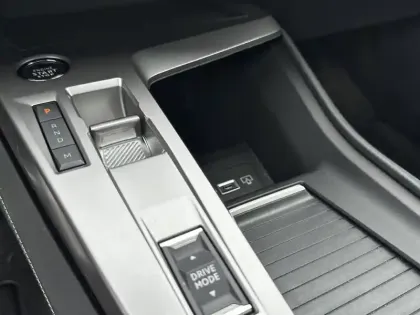 Photo 33 Peugeot 308  Hybrid 136 e-DCS6