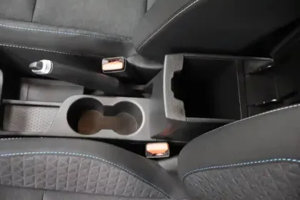 Photo 30 Renault Captur  E-Tech full hybrid 145