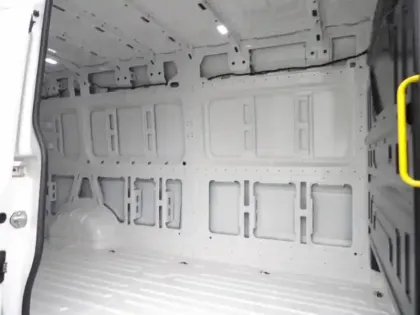 Photo 13 Volkswagen Crafter  Fg 35 L4H3 2.0 TDI 140ch Business Traction BVA8