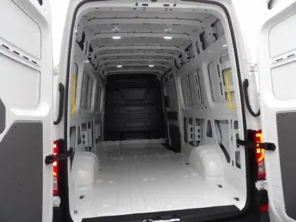 Photo 11 Volkswagen Crafter  Fg 35 L4H3 2.0 TDI 140ch Business Traction BVA8