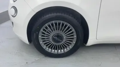 Photo 11 Fiat 500  e 118 ch Icône