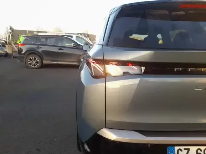 Photo 39 Peugeot 5008  Electrique 73 kWh 210 ch