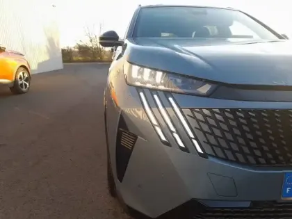 Photo 38 Peugeot 5008  Electrique 73 kWh 210 ch