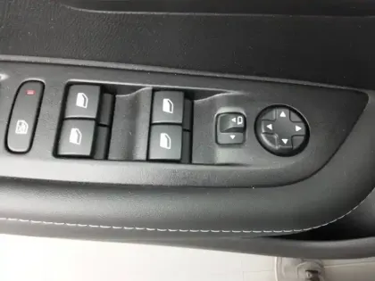 Photo 37 Peugeot 208  Electrique 50 kWh 136ch