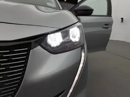 Photo 35 Peugeot 208  Electrique 50 kWh 136ch