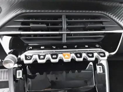 Photo 40 Peugeot 208  Electrique 50 kWh 136ch