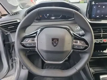 Photo 8 Peugeot 208  PureTech 100 S&S BVM6