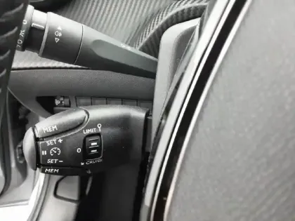 Photo 40 Peugeot 208  PureTech 100 S&S BVM6