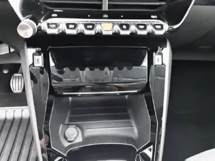 Photo 44 Peugeot 208  PureTech 100 S&S BVM6