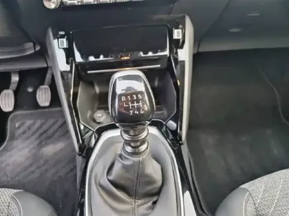 Photo 13 Peugeot 208  PureTech 100 S&S BVM6