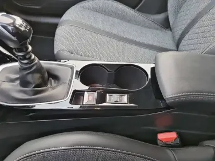 Photo 18 Peugeot 208  PureTech 100 S&S BVM6