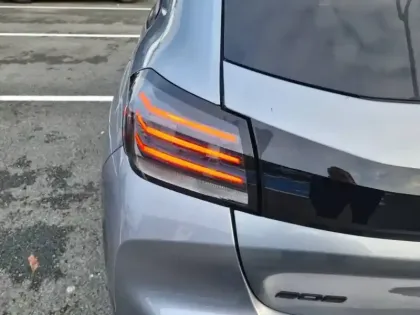 Photo 16 Peugeot 208  PureTech 100 S&S BVM6