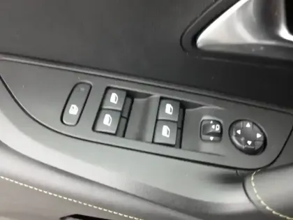 Photo 39 Peugeot 2008  Electrique 54 kWh 156 ch