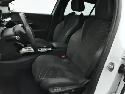 Photo 30 Peugeot 2008  Electrique 54 kWh 156 ch