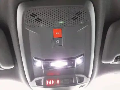 Photo 37 Peugeot 2008  Electrique 54 kWh 156 ch