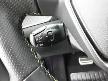 Photo 38 Peugeot 2008  Electrique 54 kWh 156 ch