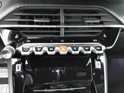 Photo 40 Peugeot 2008  Electrique 54 kWh 156 ch