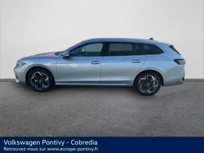 Photo 16 Volkswagen Passat Gén. IX Ph1 Elegance 5