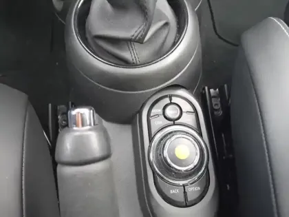 Photo 10 Mini Mini Hatch 5 Portes Cooper 136 ch Edition Greenwich