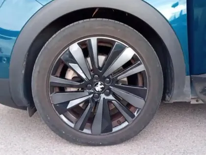 Photo 14 Peugeot 3008  Hybrid 225 e-EAT8 GT