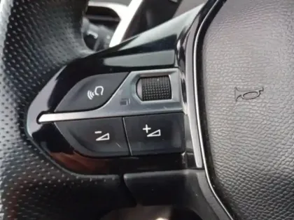 Photo 18 Peugeot 3008  Hybrid 225 e-EAT8 GT