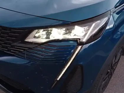 Photo 13 Peugeot 3008  Hybrid 225 e-EAT8 GT