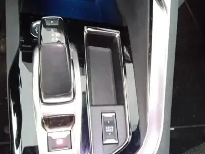 Photo 23 Peugeot 3008  Hybrid 225 e-EAT8 GT