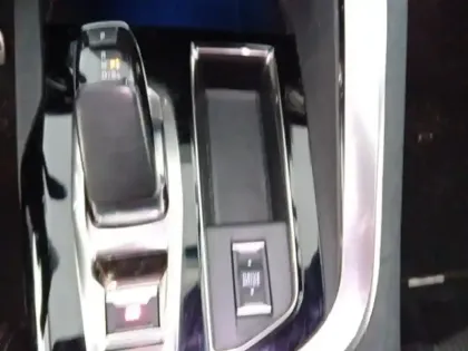 Photo 16 Peugeot 3008  Hybrid 225 e-EAT8 GT