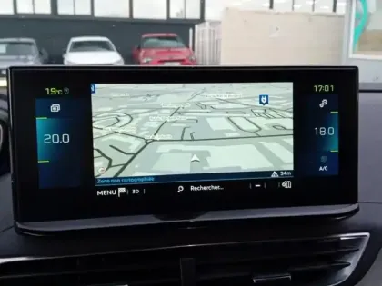 Photo 21 Peugeot 3008  Hybrid 225 e-EAT8 GT