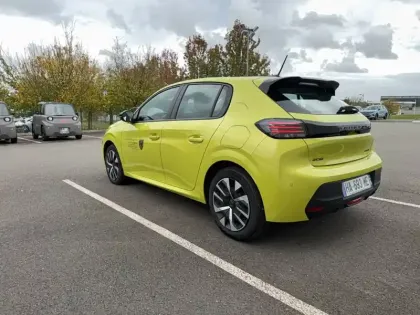 Photo 34 Peugeot 208  Hybrid 100 e-DCS6