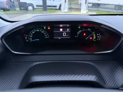 Photo 30 Peugeot 208  Hybrid 100 e-DCS6