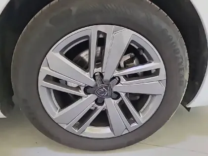 Photo 32 Peugeot 308  PureTech 130ch S&S EAT8