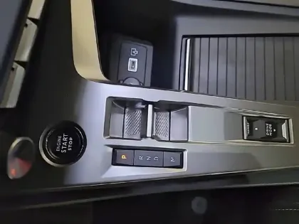 Photo 33 Peugeot 308  PureTech 130ch S&S EAT8