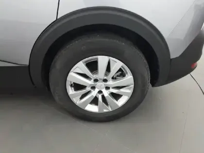 Photo 12 Peugeot 5008  Hybrid 136 e-DCS6