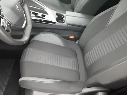 Photo 10 Peugeot 5008  Hybrid 136 e-DCS6