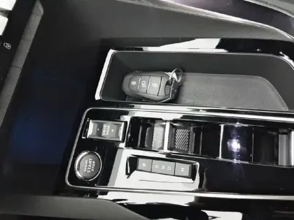 Photo 13 Peugeot 5008  Hybrid 136 e-DCS6