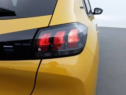 Photo 16 Peugeot 208  PureTech 100 S&S BVM6