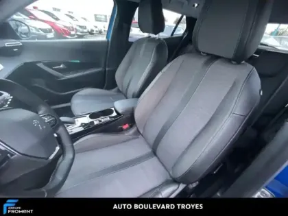 Photo 25 Peugeot 2008  e- 136ch Allure Pack