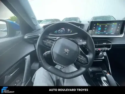 Photo 23 Peugeot 2008  e- 136ch Allure Pack