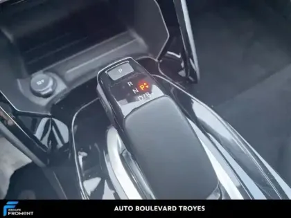 Photo 28 Peugeot 2008  e- 136ch Allure Pack