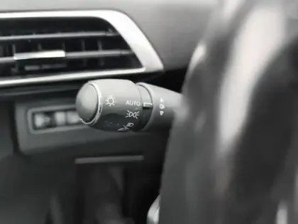 Photo 17 Peugeot 3008  Hybrid 225 e-EAT8 Allure Pack