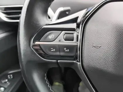 Photo 19 Peugeot 3008  Hybrid 225 e-EAT8 Allure Pack