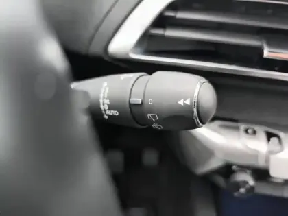 Photo 16 Peugeot 3008  Hybrid 225 e-EAT8 Allure Pack