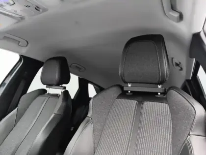 Photo 24 Peugeot 3008  Hybrid 225 e-EAT8 Allure Pack