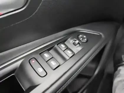 Photo 18 Peugeot 3008  Hybrid 225 e-EAT8 Allure Pack