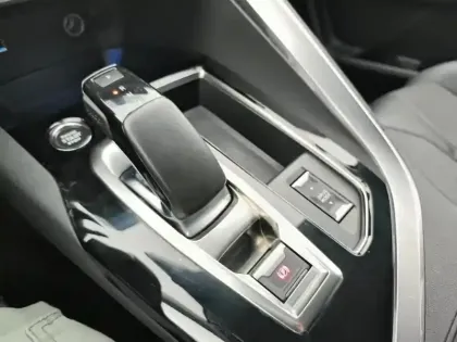 Photo 23 Peugeot 3008  Hybrid 225 e-EAT8 Allure Pack