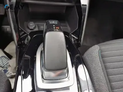 Photo 17 Peugeot 2008  Electrique 136 ch